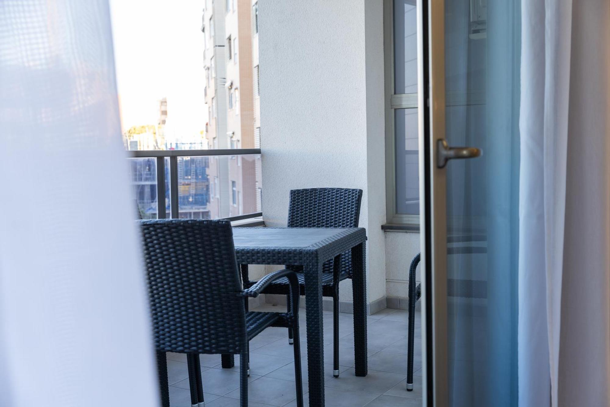 Guillman Suites Alicante Bagian luar foto