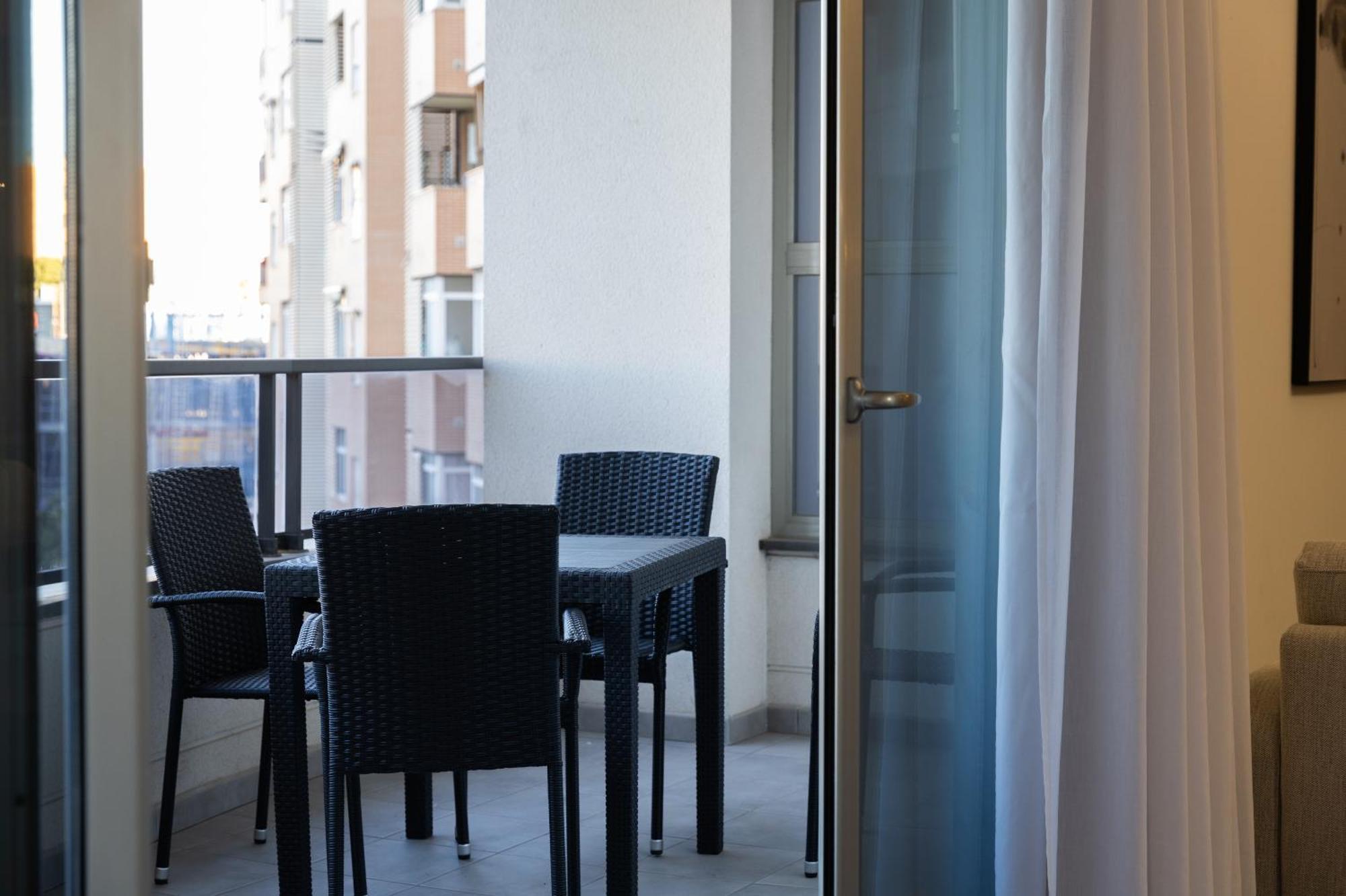 Guillman Suites Alicante Bagian luar foto