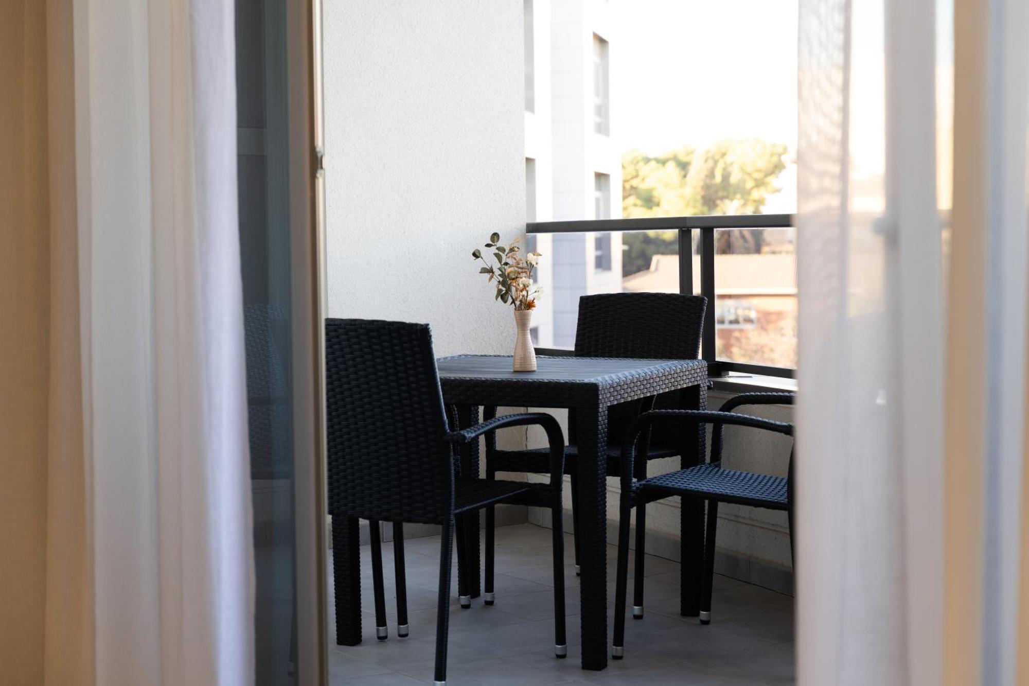 Guillman Suites Alicante Bagian luar foto